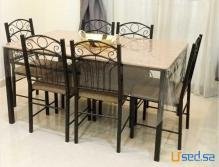 طاولة طعام